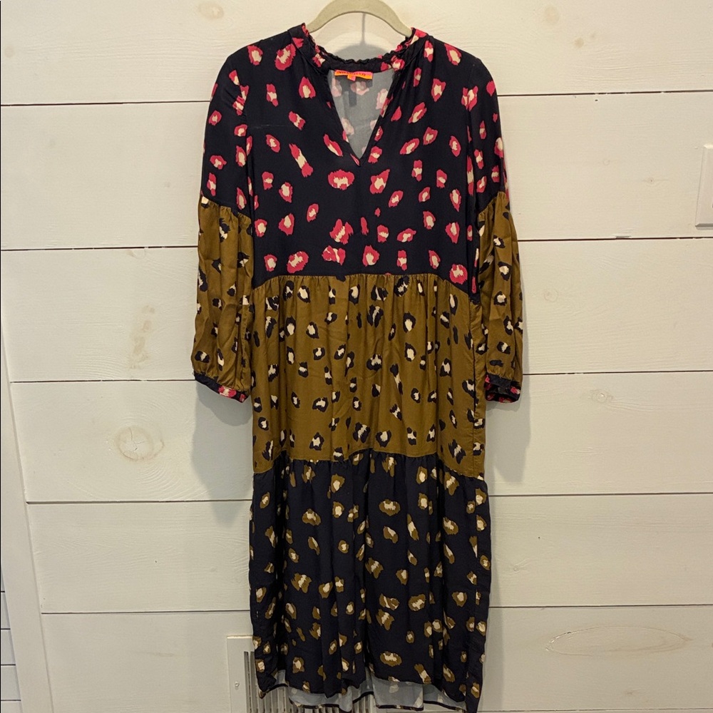 Vilagallo Black and Gold Long Sleeve Dress